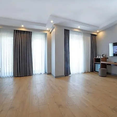 Center Hill Hotel 3*