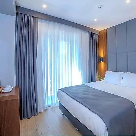 Hotel Center Hill 3*