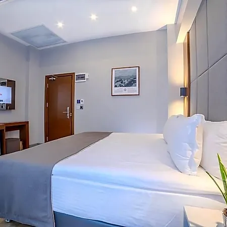 Hotel Center Hill
