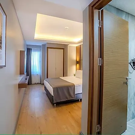 Hotel Center Hill 3*