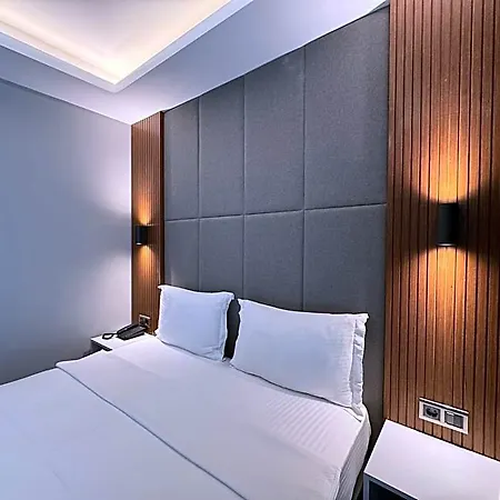 Center Hill Hotel 3*
