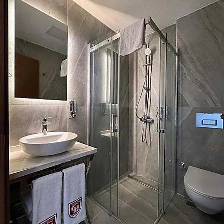 Hotel Center Hill 3*